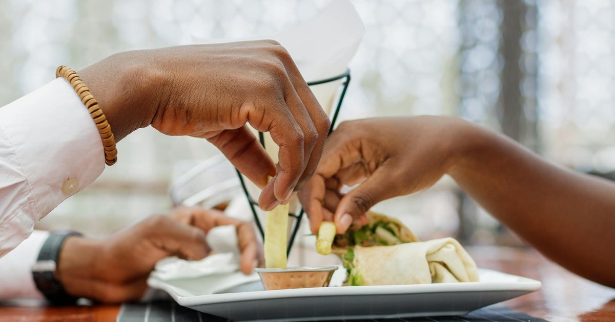 マッチングアプリ 年収 フィルタ